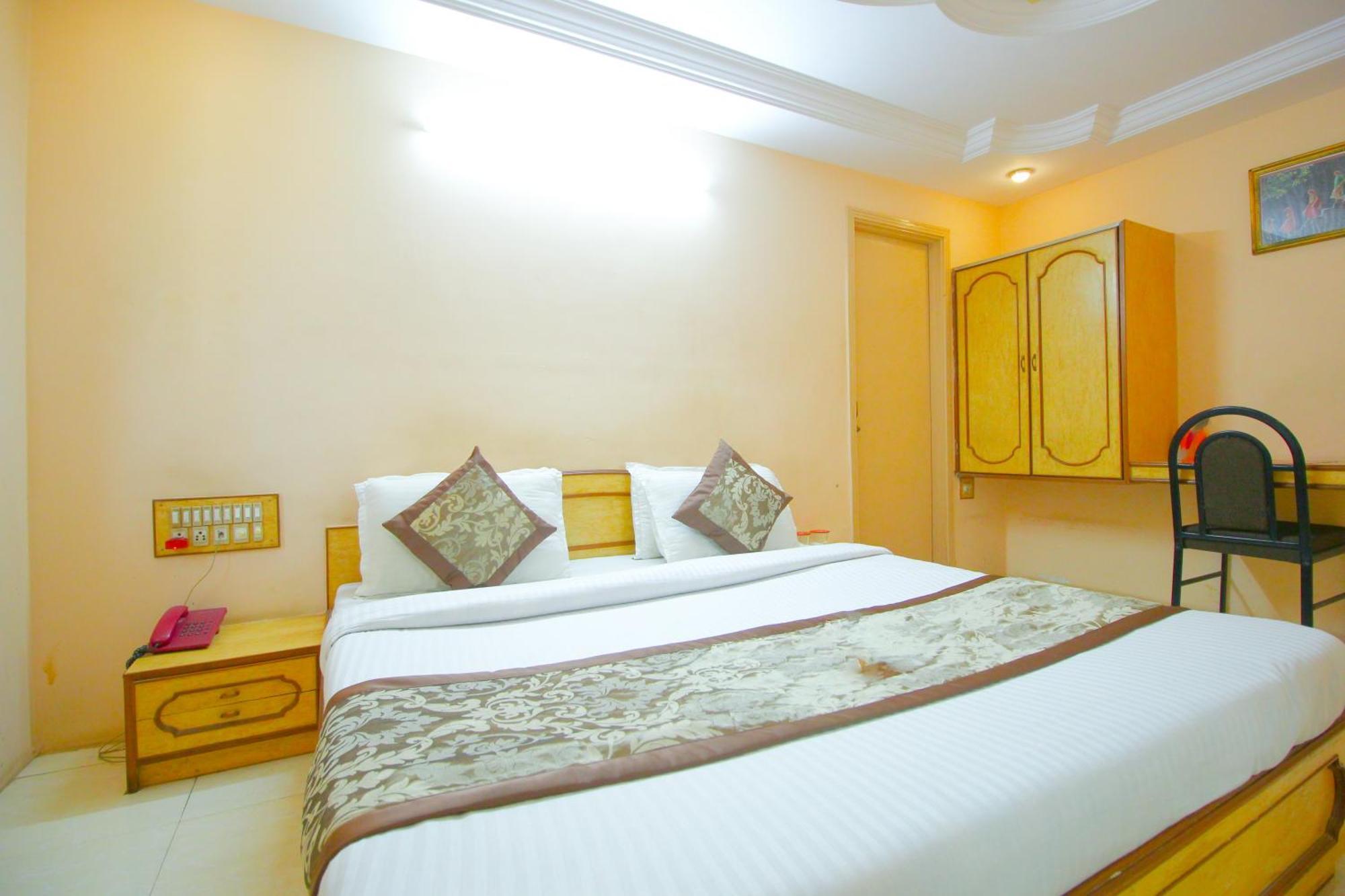 Hotel Upasana Rajkot Extérieur photo