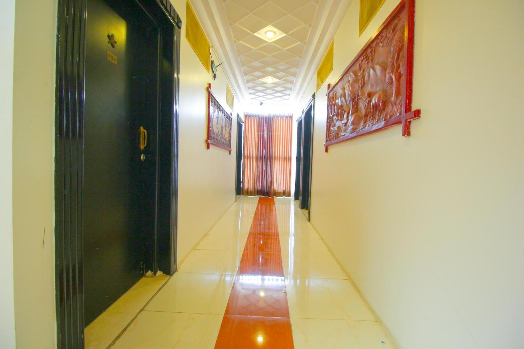 Hotel Upasana Rajkot Extérieur photo