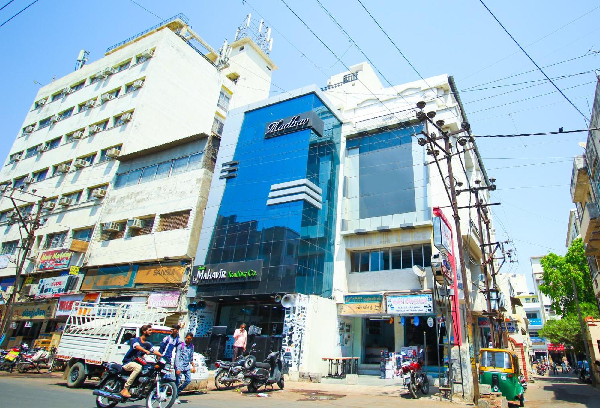 Hotel Upasana Rajkot Extérieur photo