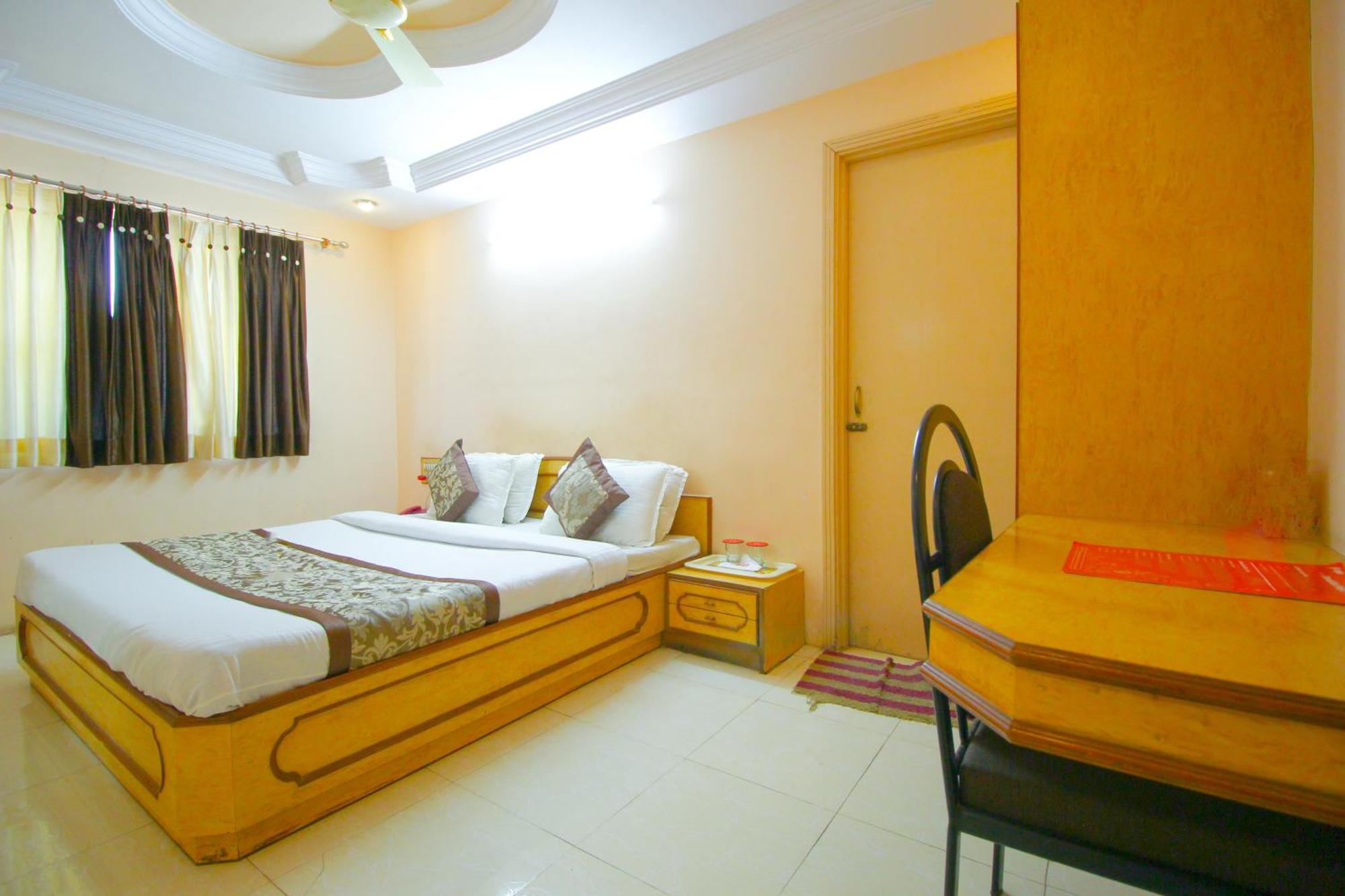 Hotel Upasana Rajkot Extérieur photo