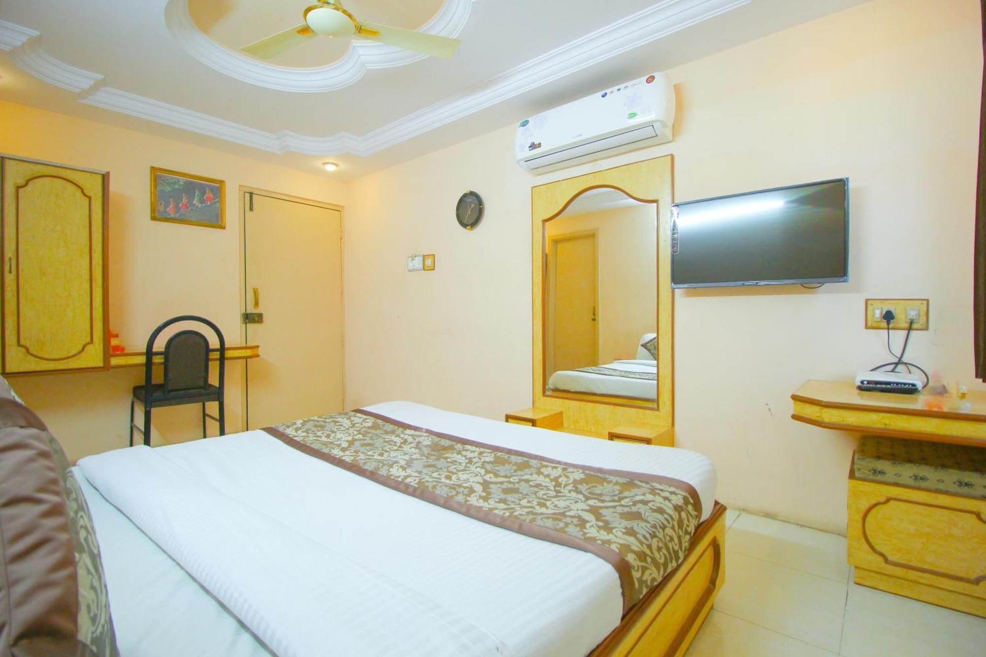 Hotel Upasana Rajkot Extérieur photo