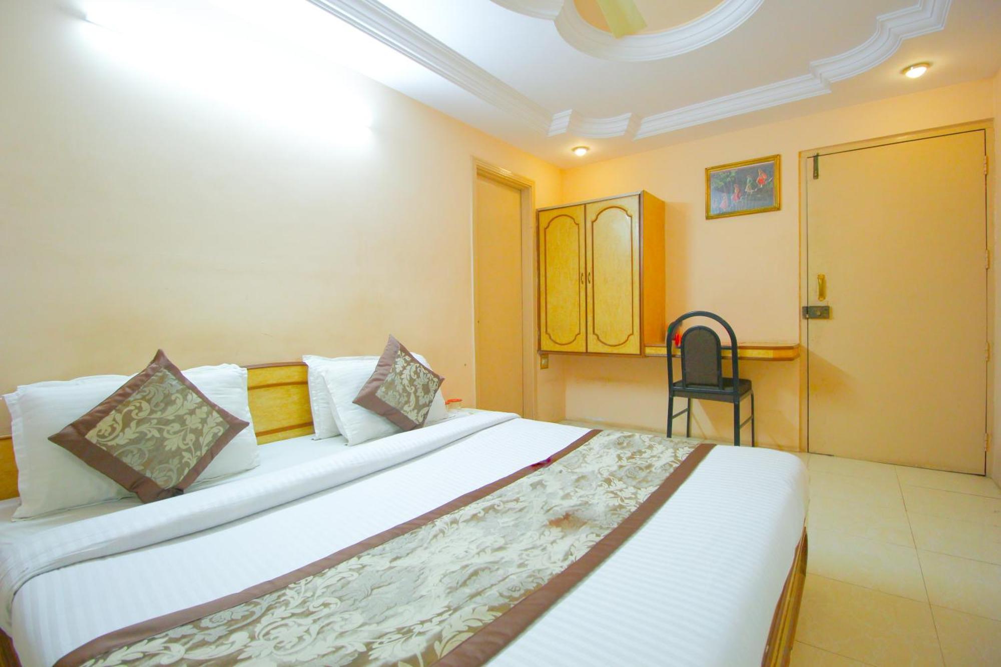 Hotel Upasana Rajkot Extérieur photo