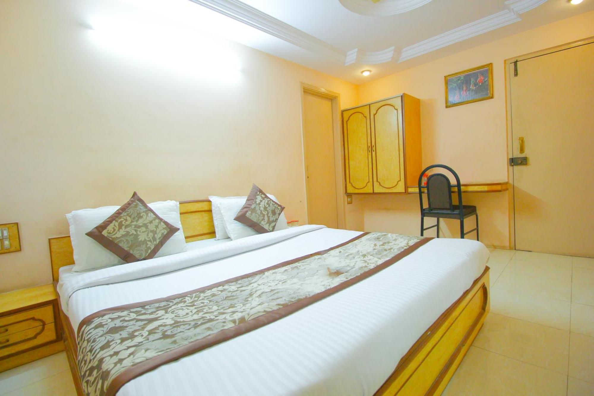 Hotel Upasana Rajkot Extérieur photo