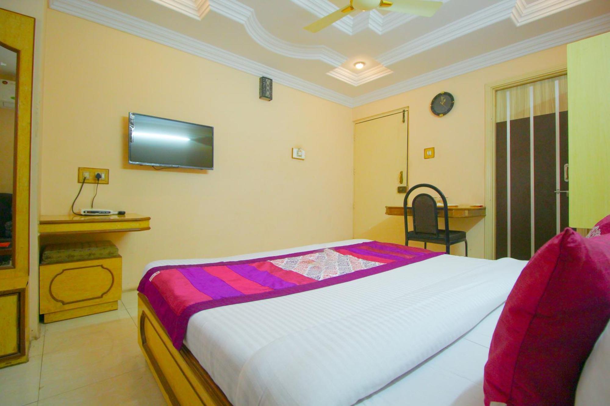 Hotel Upasana Rajkot Extérieur photo