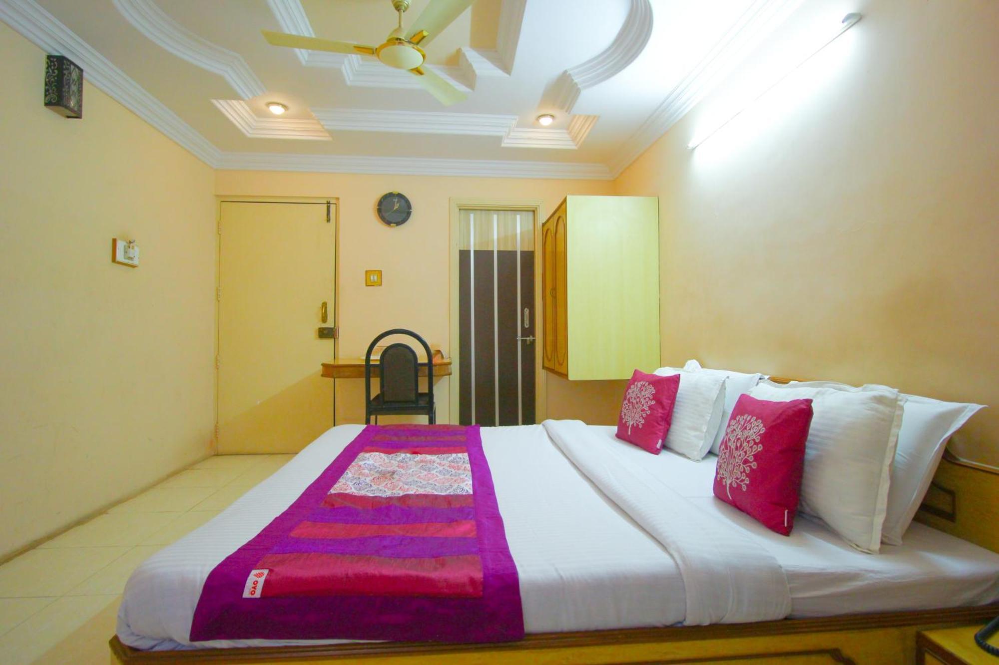 Hotel Upasana Rajkot Extérieur photo