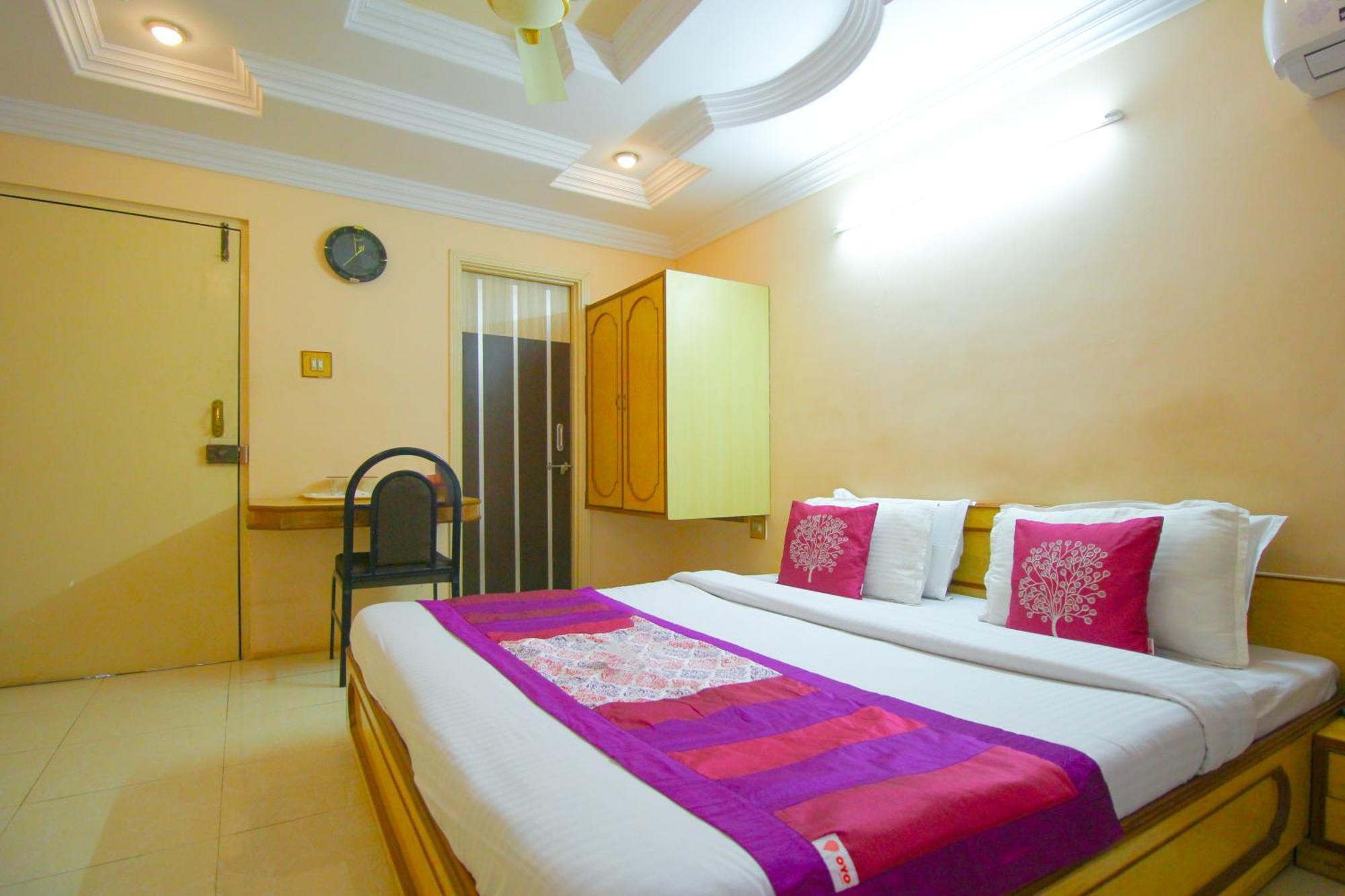 Hotel Upasana Rajkot Extérieur photo