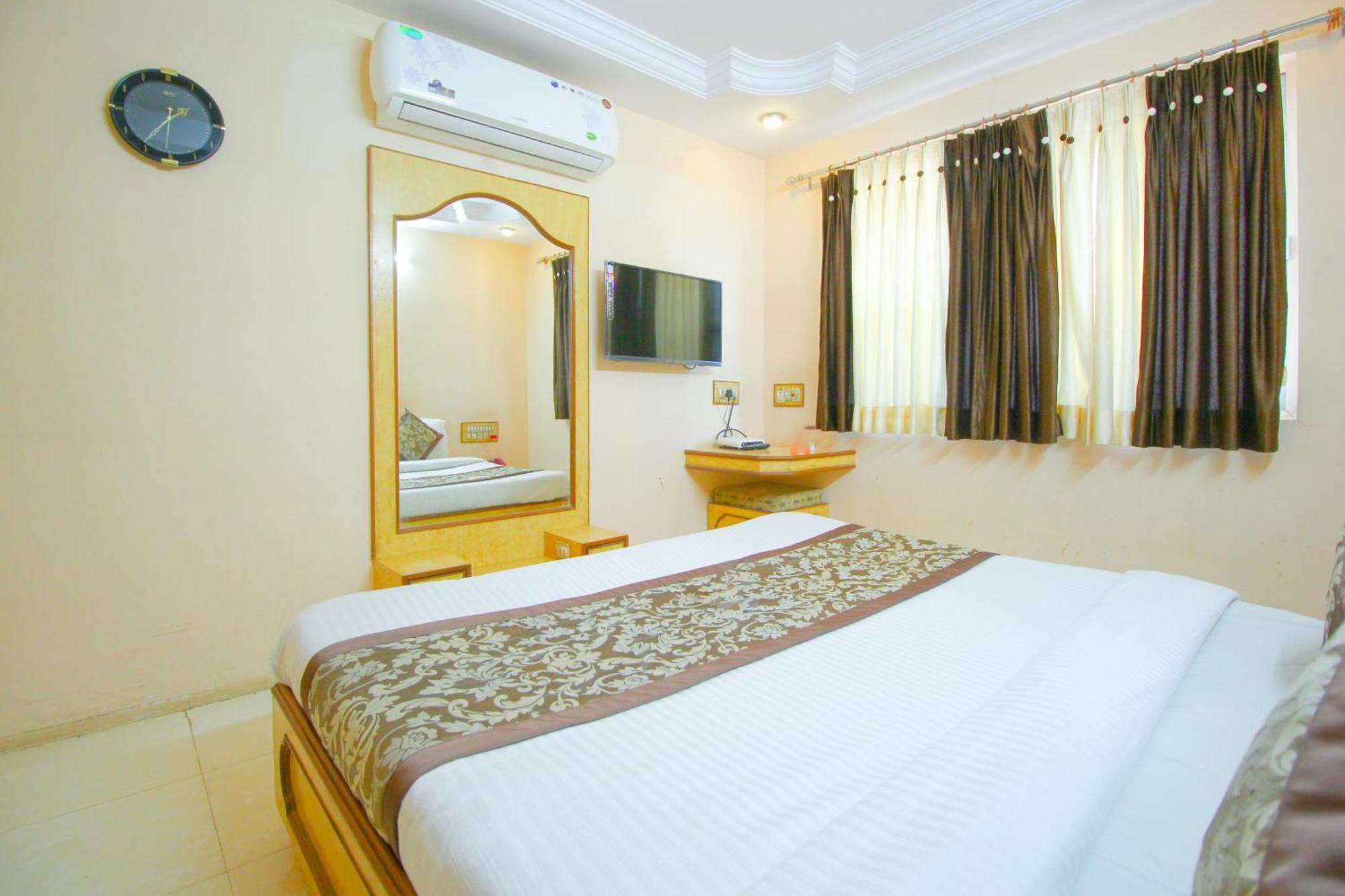 Hotel Upasana Rajkot Extérieur photo