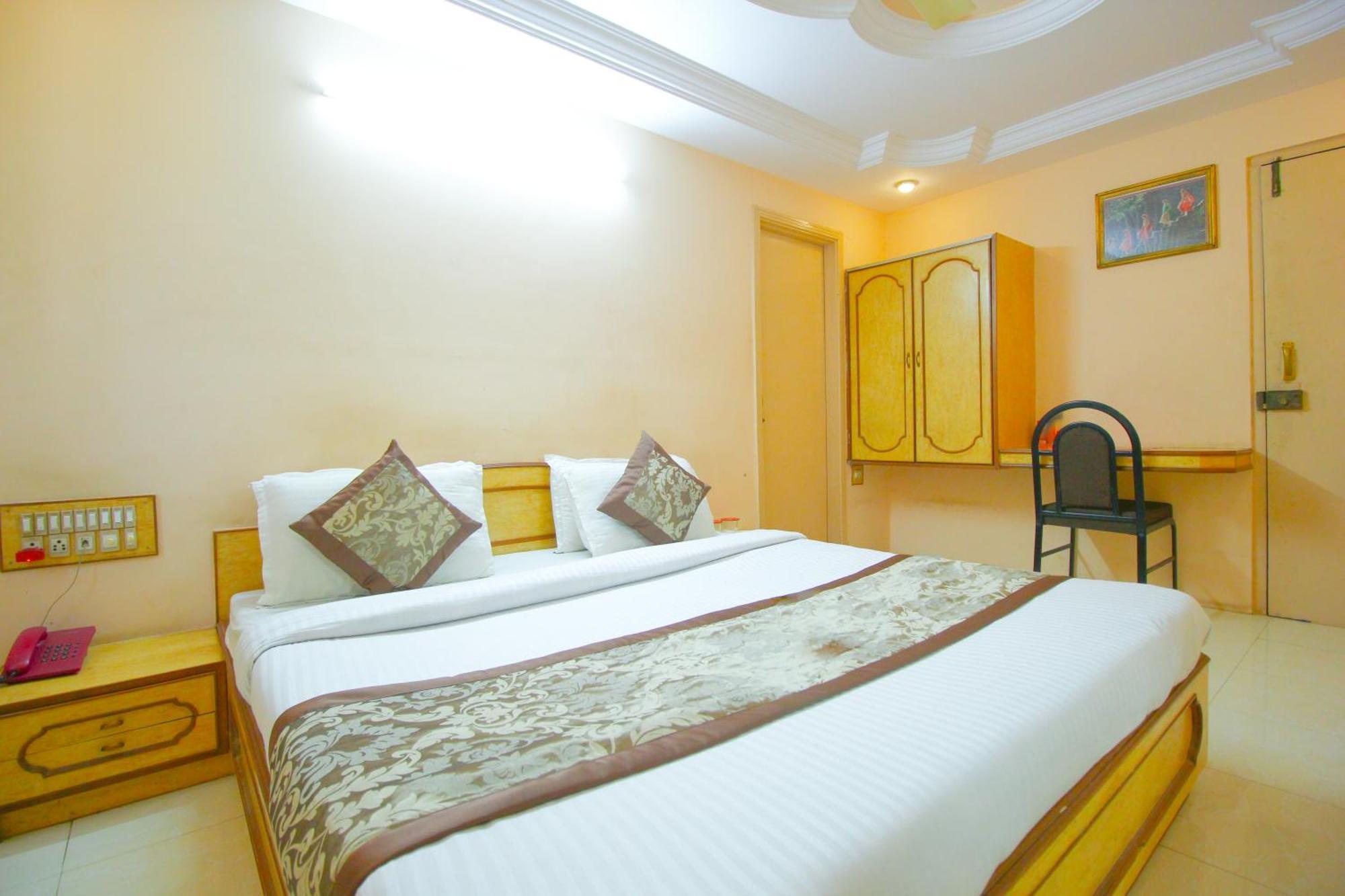 Hotel Upasana Rajkot Extérieur photo