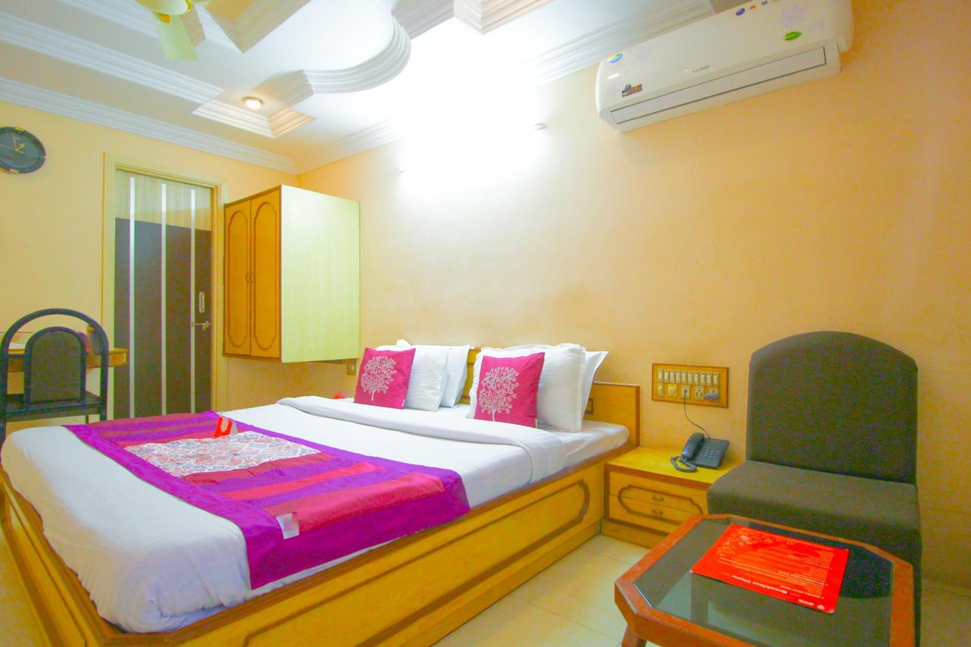 Hotel Upasana Rajkot Extérieur photo