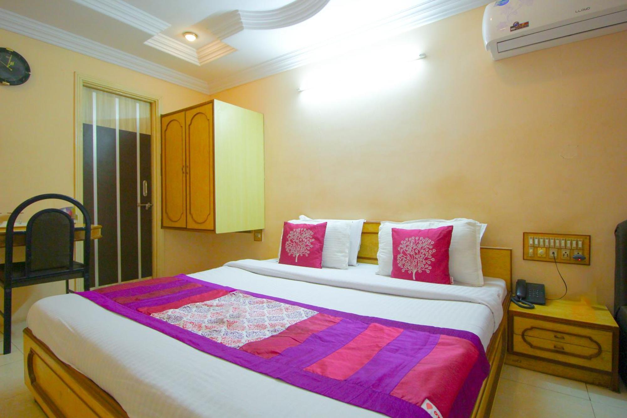 Hotel Upasana Rajkot Extérieur photo