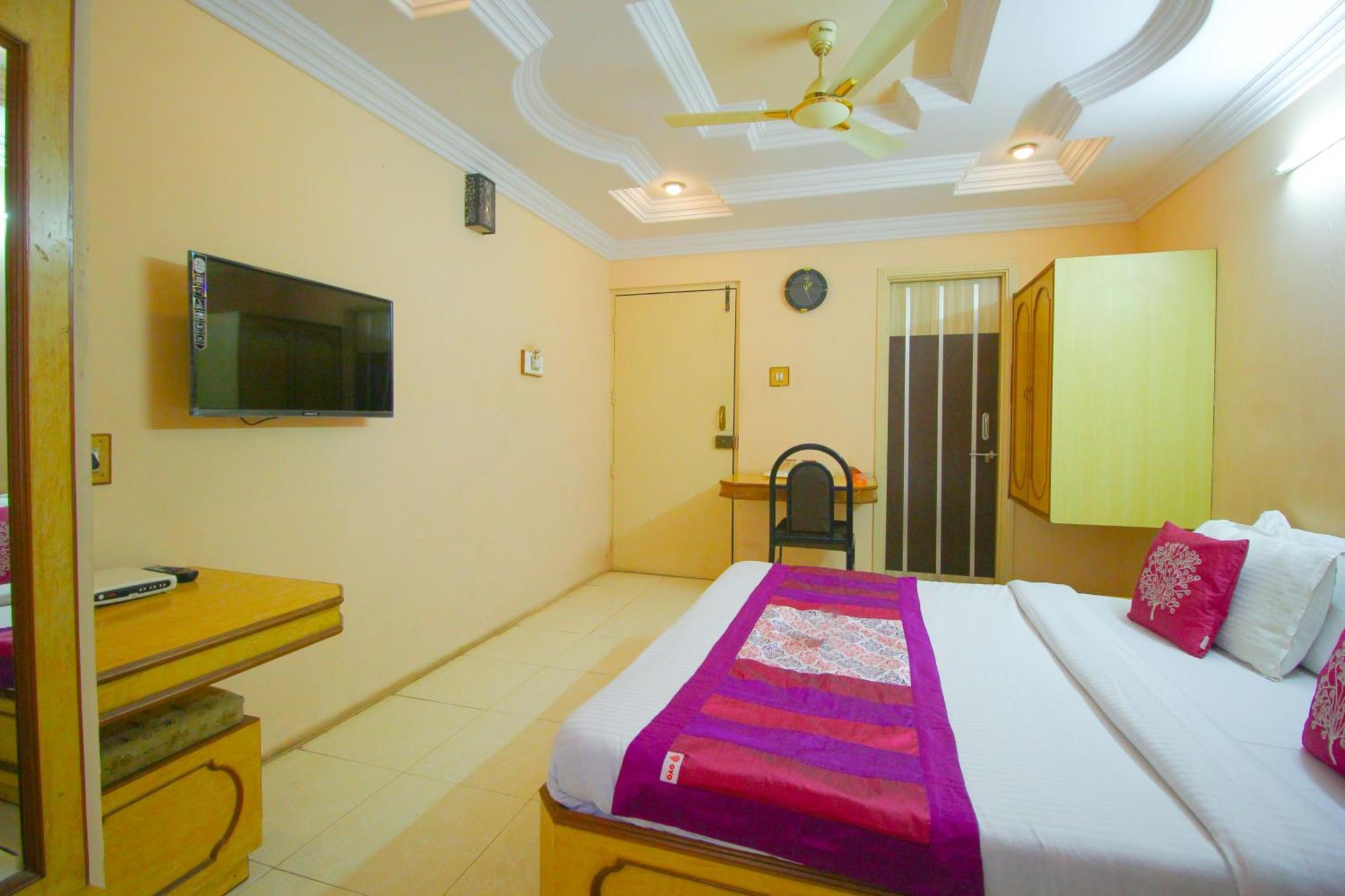 Hotel Upasana Rajkot Extérieur photo