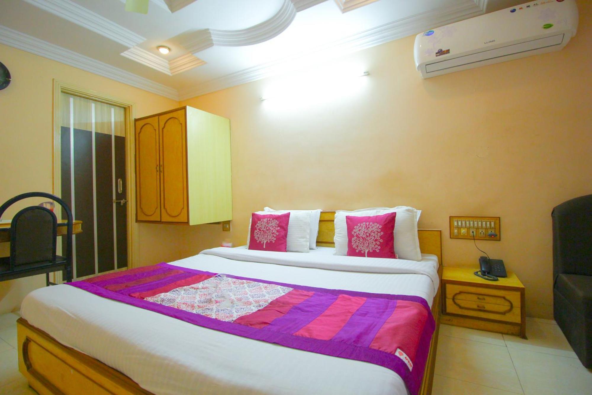 Hotel Upasana Rajkot Extérieur photo