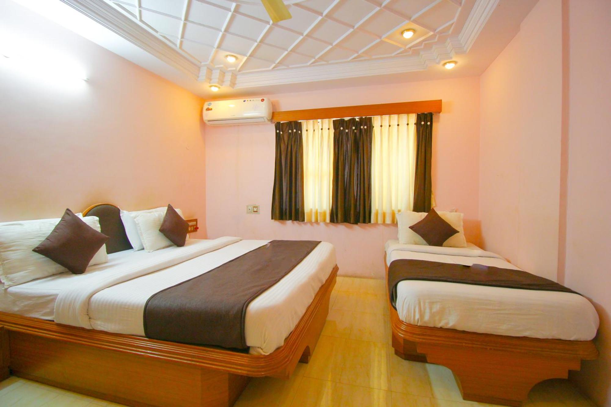 Hotel Upasana Rajkot Extérieur photo