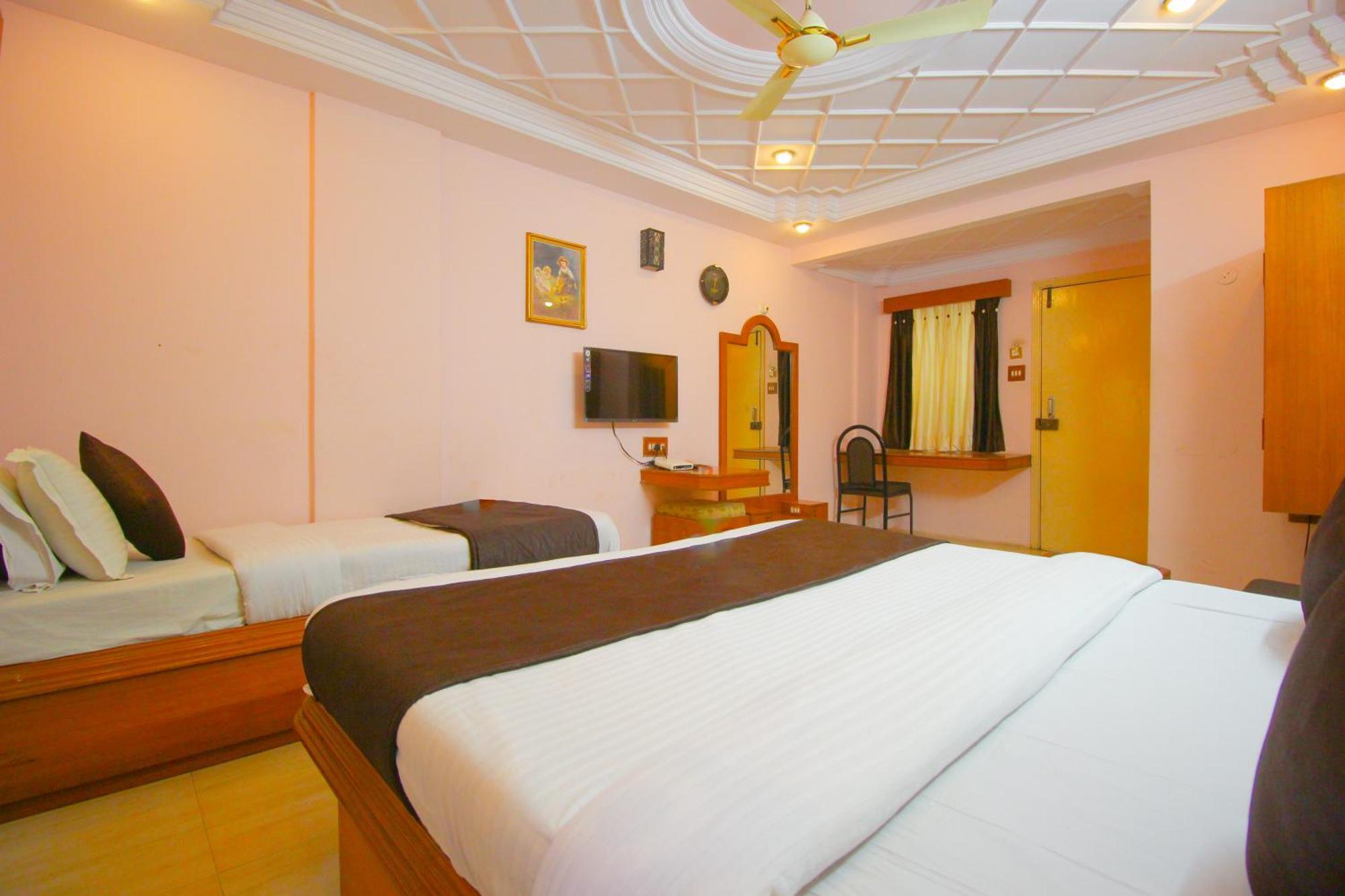 Hotel Upasana Rajkot Extérieur photo