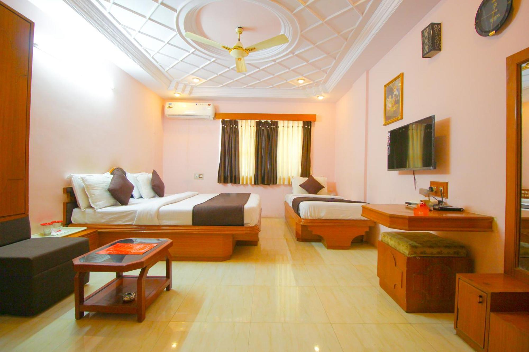 Hotel Upasana Rajkot Extérieur photo