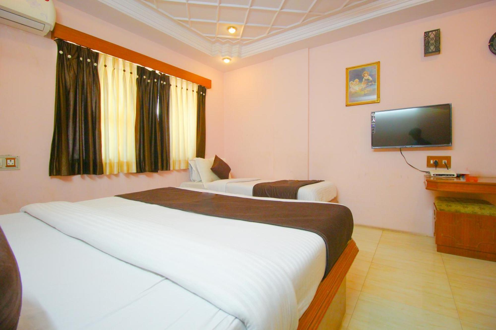 Hotel Upasana Rajkot Extérieur photo