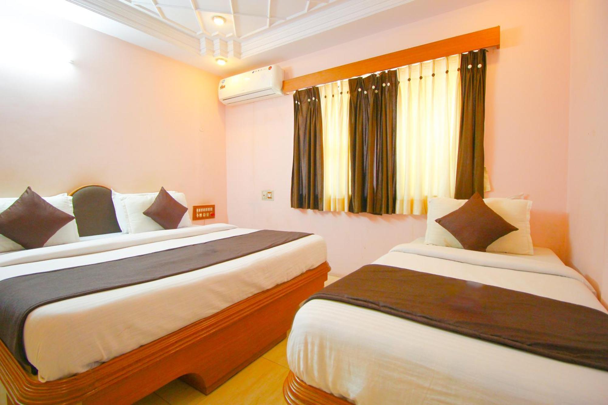 Hotel Upasana Rajkot Extérieur photo